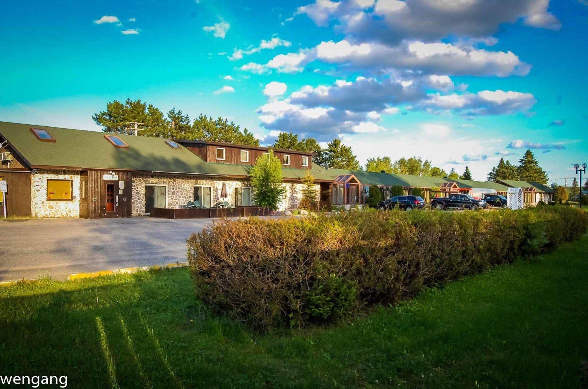 Auberge Godard Nominingue Экстерьер фото