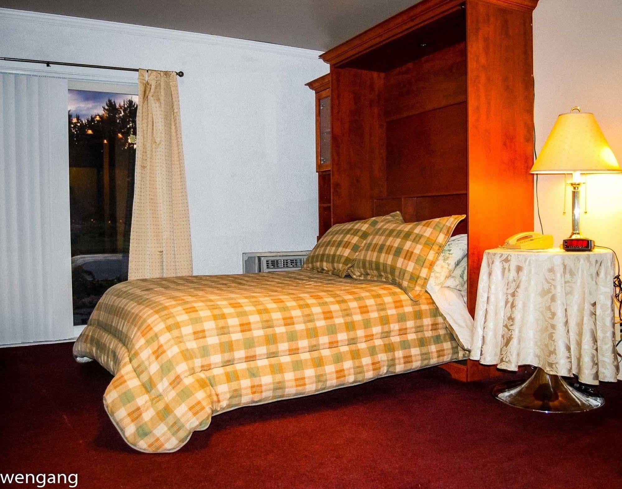 Auberge Godard Nominingue Экстерьер фото