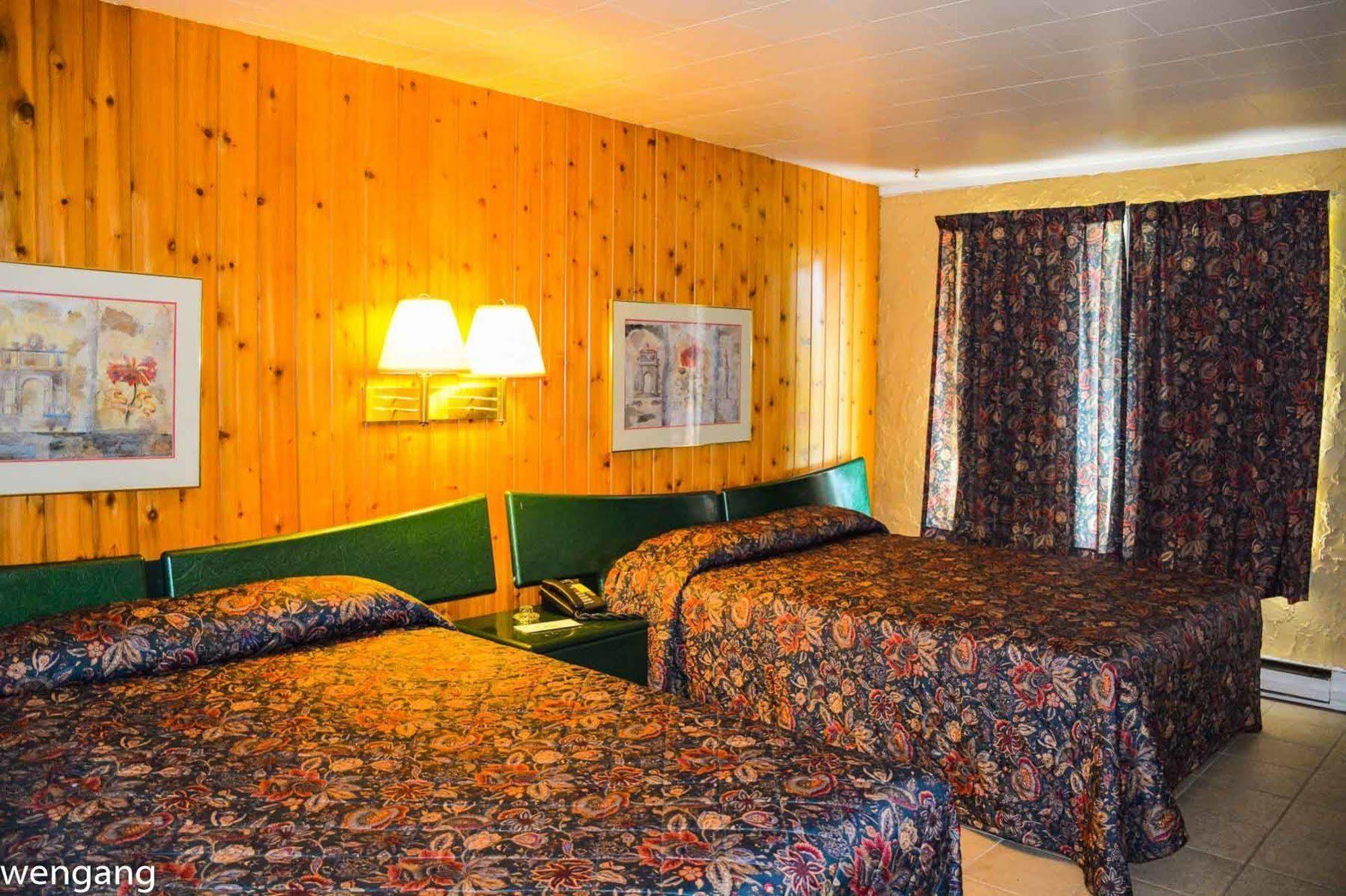 Auberge Godard Nominingue Экстерьер фото