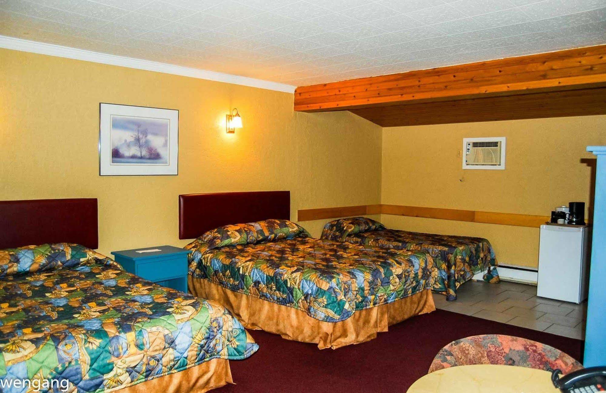 Auberge Godard Nominingue Экстерьер фото