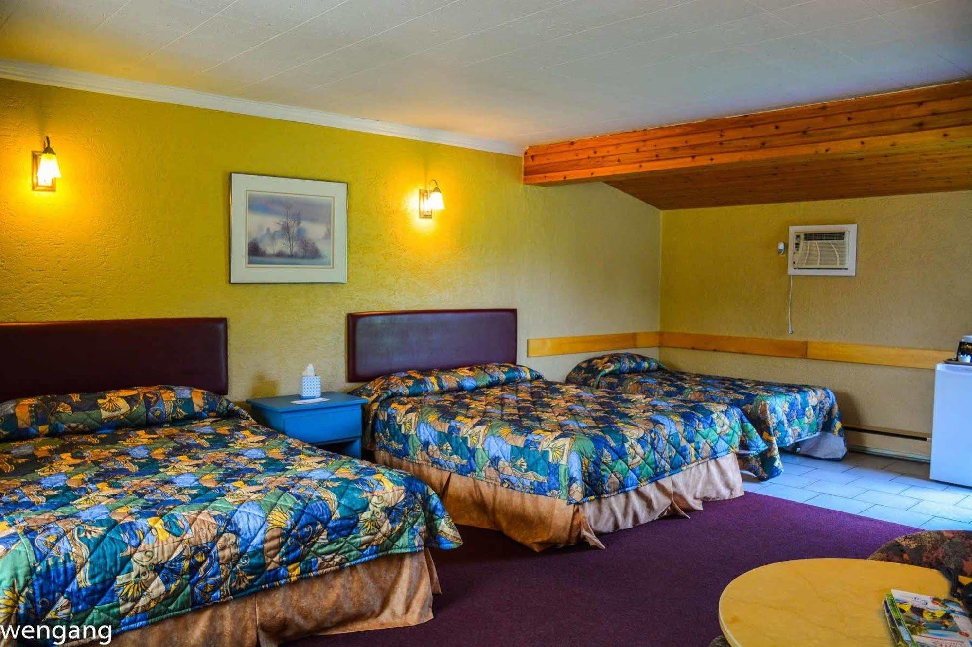 Auberge Godard Nominingue Экстерьер фото